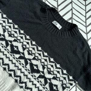 Hollister Size XS Cozy Aztec Print Black and White Long Sleeve Sweater